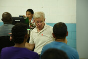 Jan Egeland speaking to migrations at the migrant transit centre in Danli, Honduras